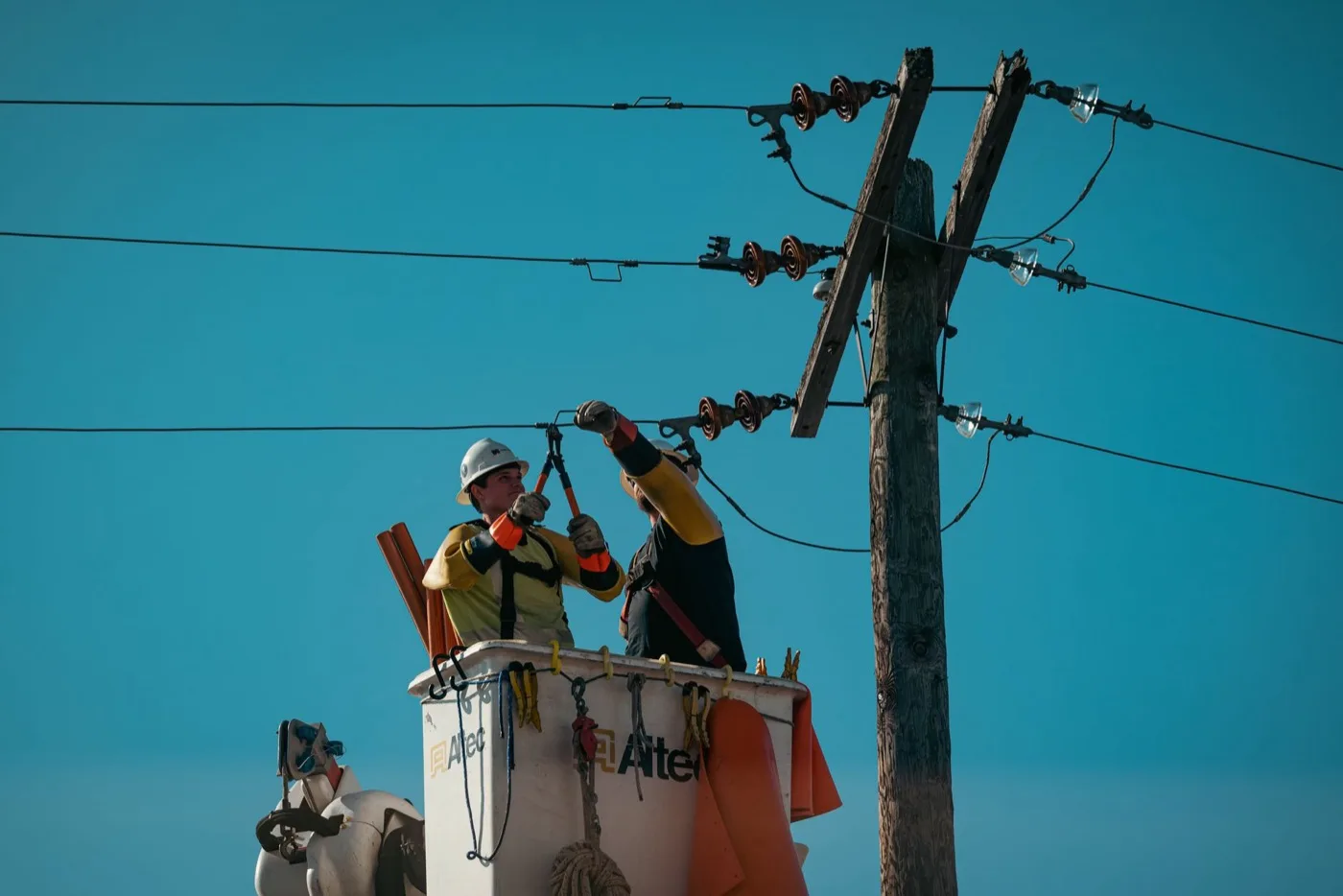 Villamos és mechanikai kötési hibák feltárása — villámvédelmi felülvizsgáló képzés